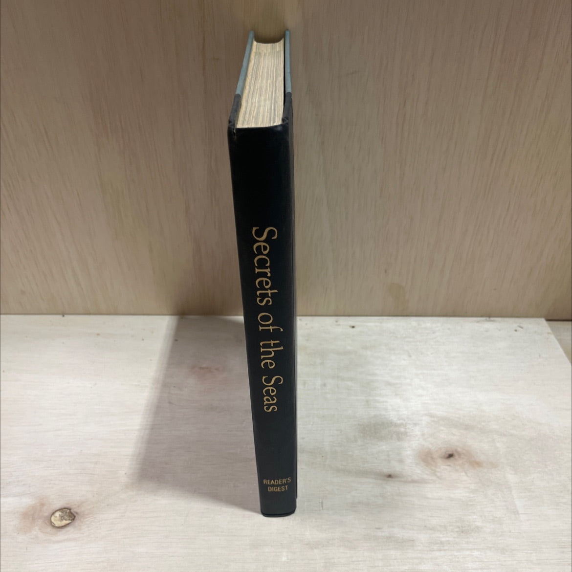 secrets of the seas marvels and mysteries of oceans and islands book, by unknown, 1972 Hardcover